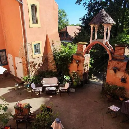 לינה וארוחת בוקר Wasserburg Turow 3*