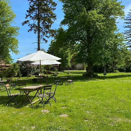 לינה וארוחת בוקר Wasserburg Turow 3*