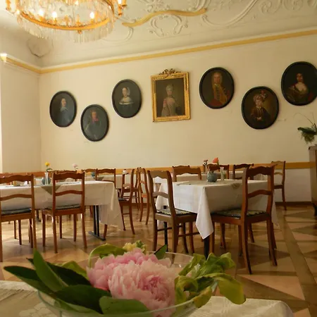 לינה וארוחת בוקר Wasserburg Turow 3*